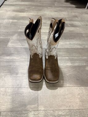 Women's Two-Tone Brown and Cream Western Boots